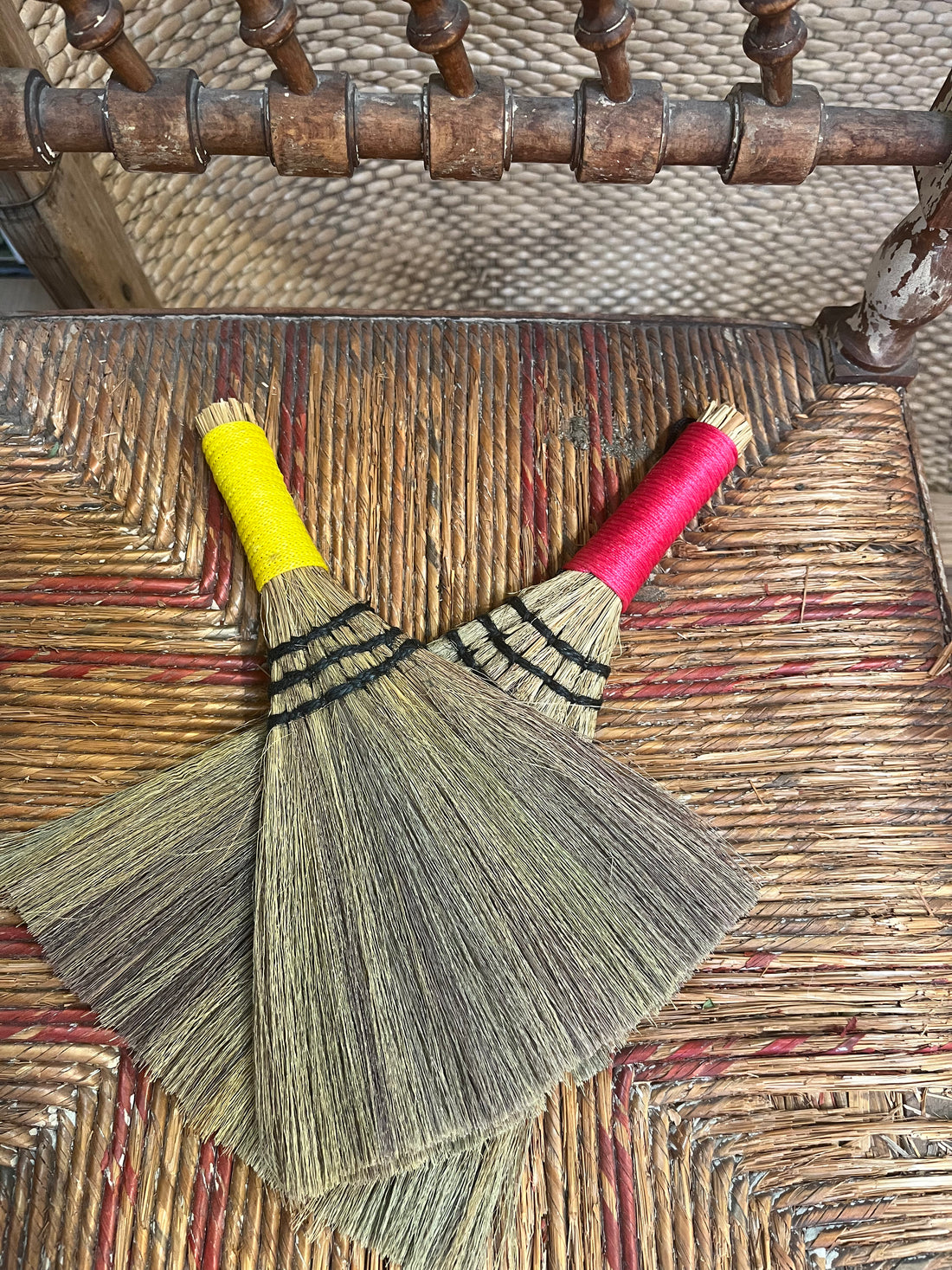 Natural fiber Broom-Lrg, Yellow & Red detail