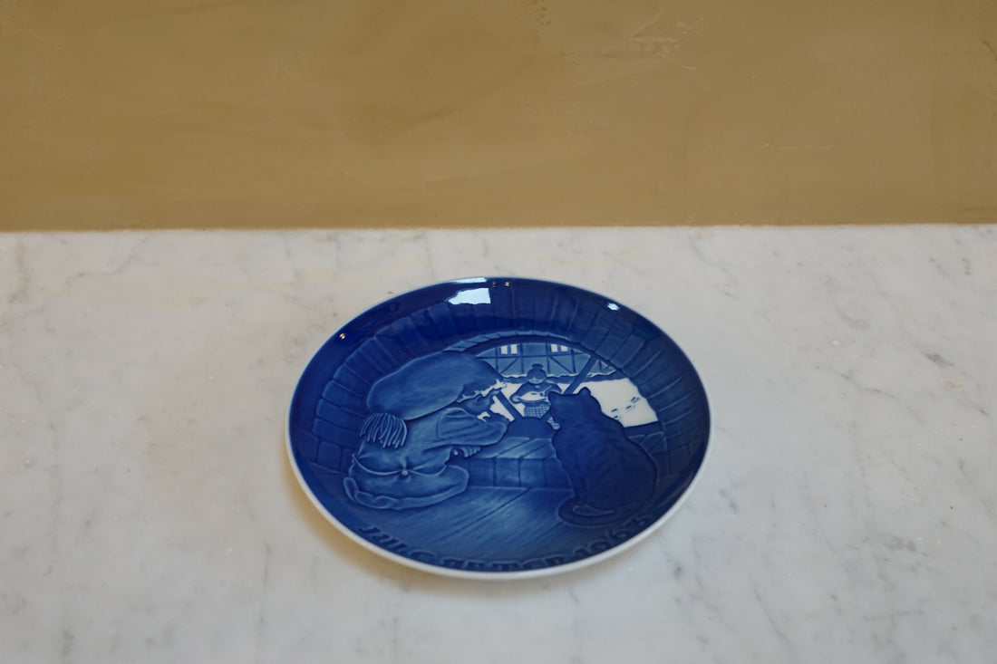 Vintage Christmas Plates