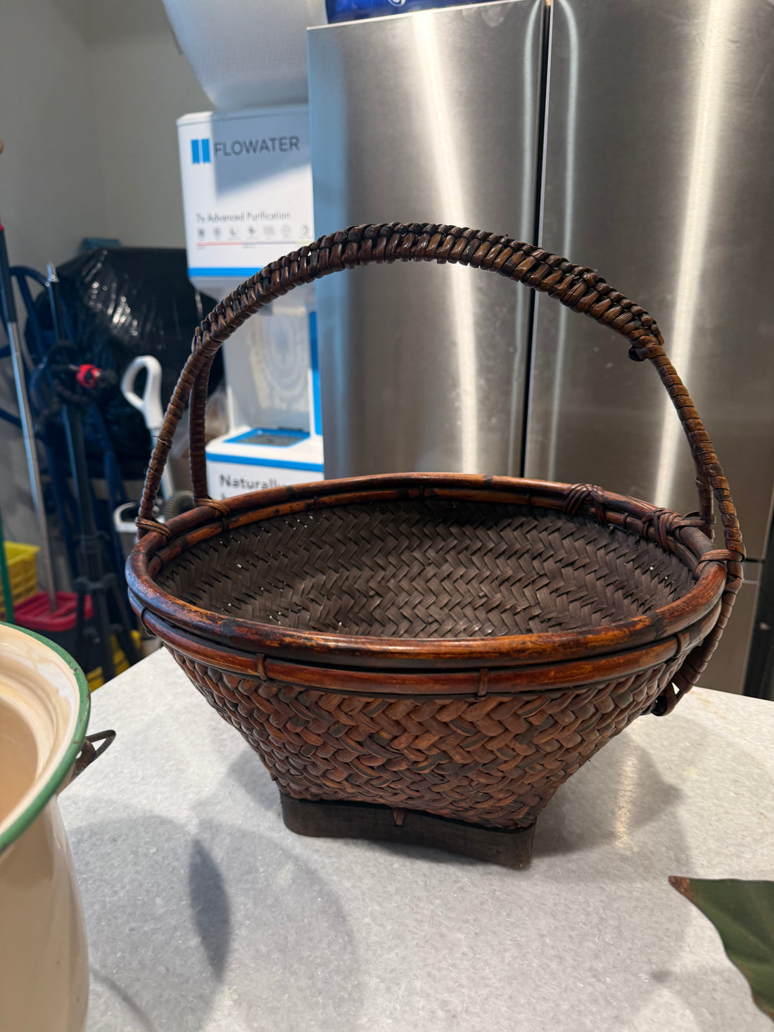 Rattan Basket w Handle