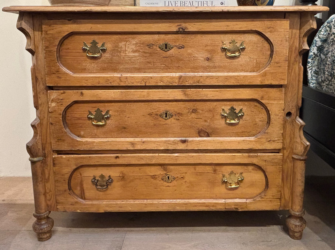 Rustic Antique Pine 3 Drawer Dresser