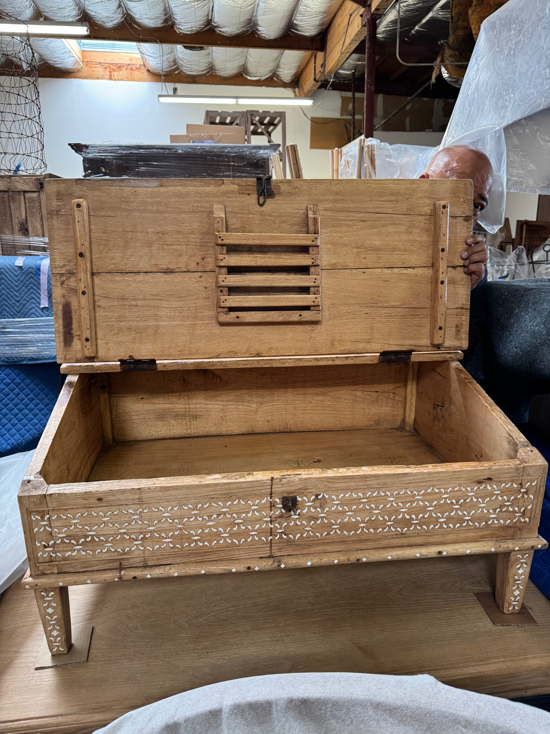Inlayed wood table top Cabinet