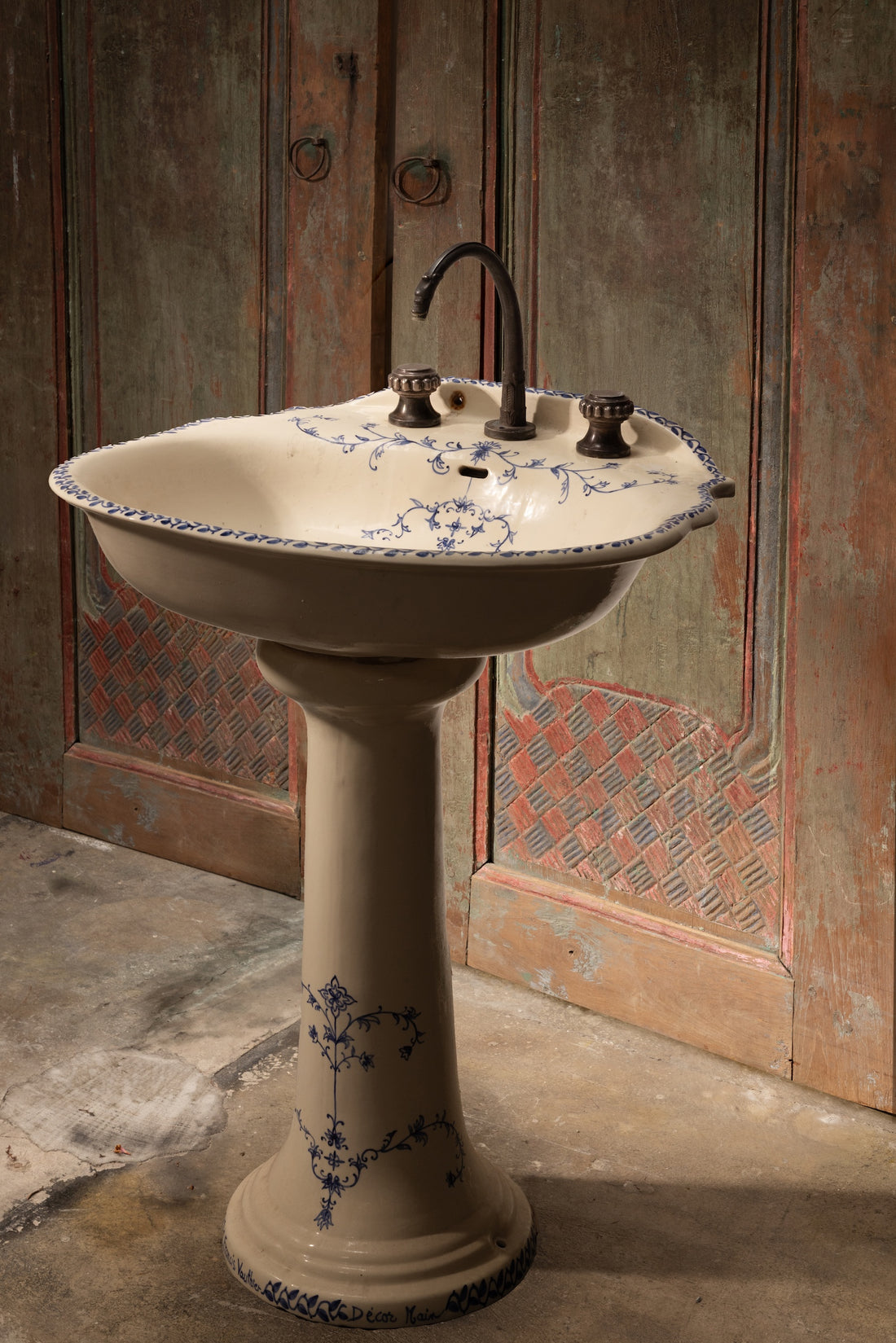 Floral Pedestal Sink