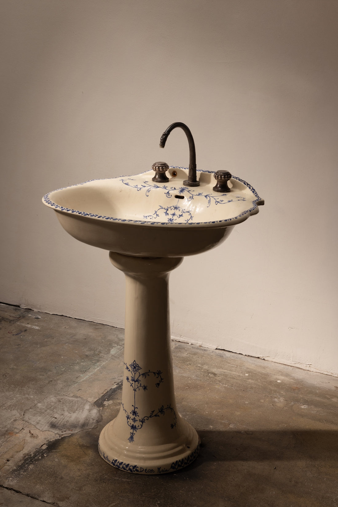 Floral Pedestal Sink