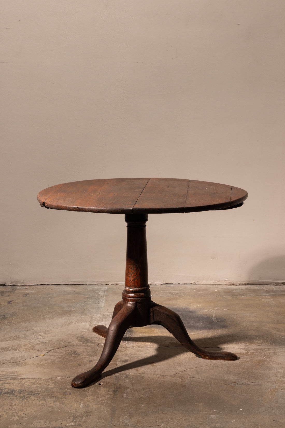Tilt-Top Pedestal Table