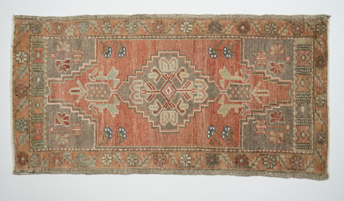 Small Vintage Turkish Rug 329.