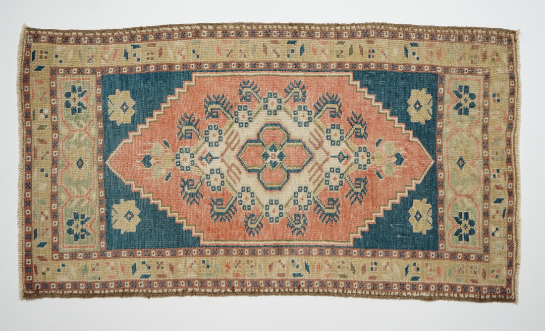 Small Vintage Turkish Rug 340.