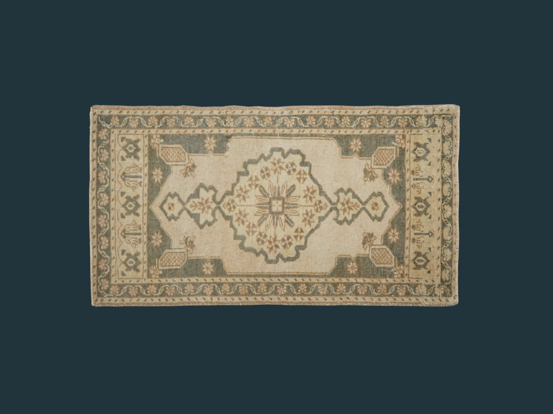 Small Vintage Turkish Rug 616.